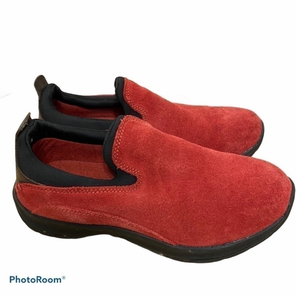 Lands End Women’s Red Suede Slip On Sneakers 7B - Picture 1 of 9